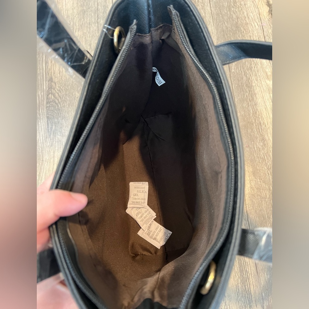 Elegant Black Women's Handbag - Picture 6 of 7